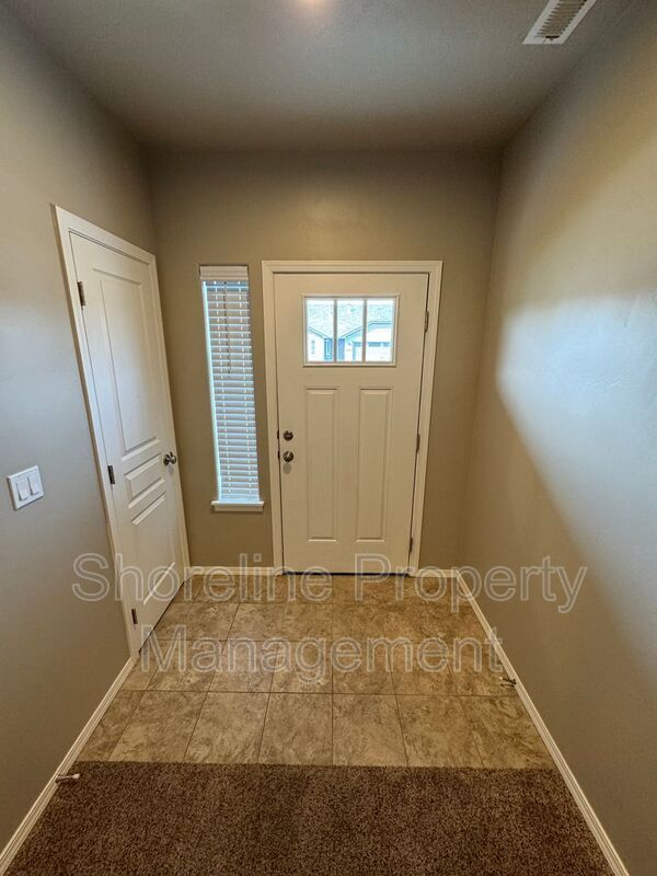 Foto del edificio - 511 Diamond Lake St