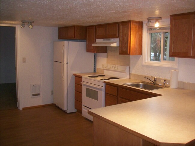 Building Photo - STATUS: PENDING APPLICATION-  | R220A | $1...