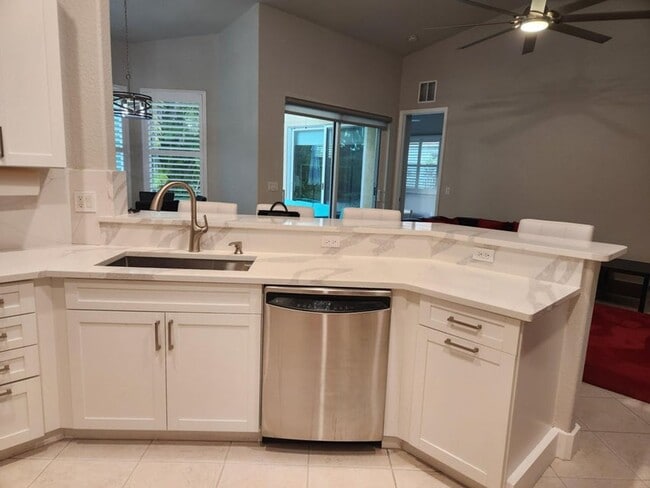 Building Photo - 2564 Sandy Cay