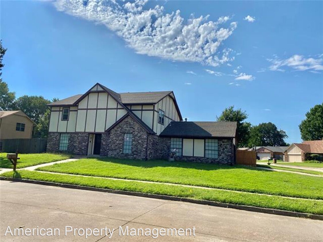 Primary Photo - 4 br, 2.5 bath House - 2700 S Elder Ave