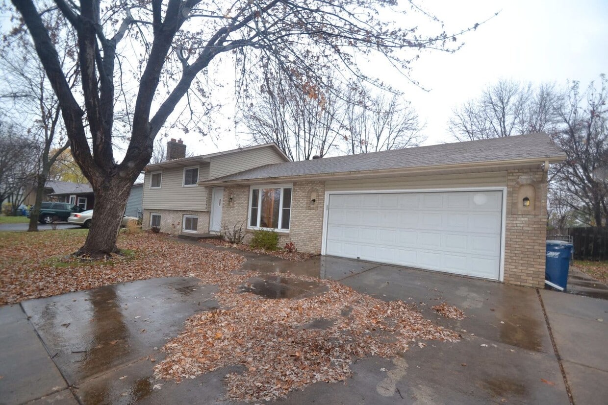 14844 92nd Pl N House Rental in Maple Grove, MN