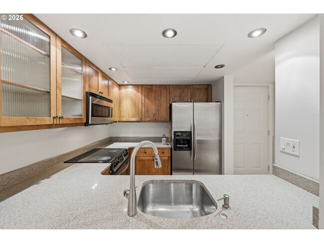 Foto del edificio - Rare 2 Bed 2 Bath + Loft Quintet Condo with Resort-Style Living in Portland’s West Hills