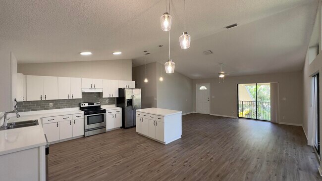 Foto del edificio - 6725 Eagle Ridge Dr