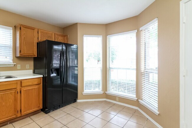 Foto del edificio - 3612 Garden Springs Dr