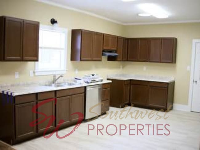 Building Photo - 2-Bedroom, 2-Bathroom Home with Huge Garage