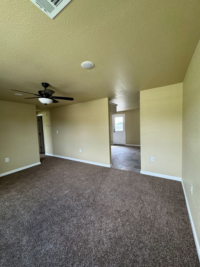 Building Photo - 3 Bed / 1 Bath in Trumann Available Now!