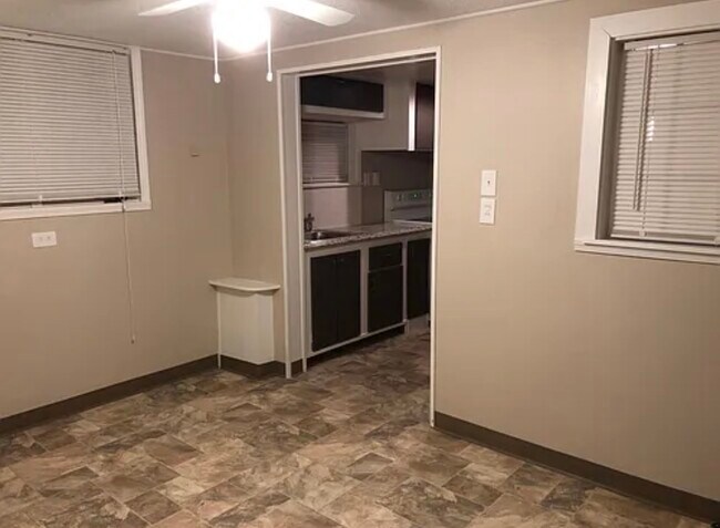 Foto del edificio - 2414-2424 Orleans Ave