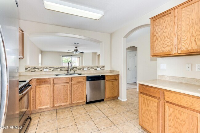 Foto del edificio - 15119 W Lilac St