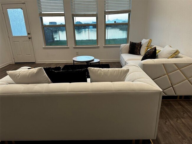 Foto del edificio - 4822 Chestnut Valley Ln