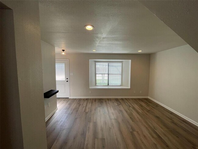 Foto del edificio - 6500 Newcastle St