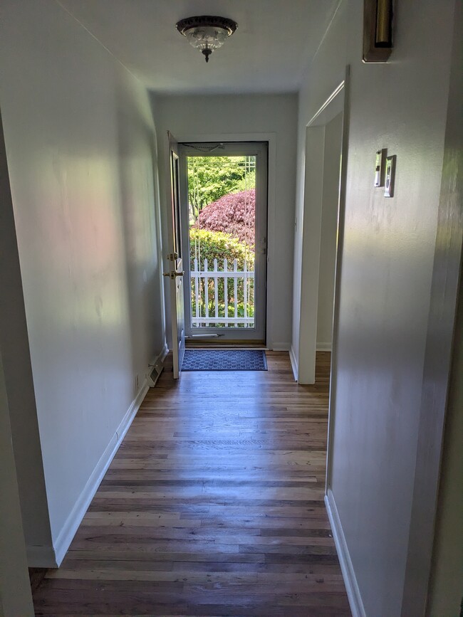 Front Entrance - 9 Highview Ln