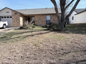 Building Photo - 1917 Castle Gate Cir