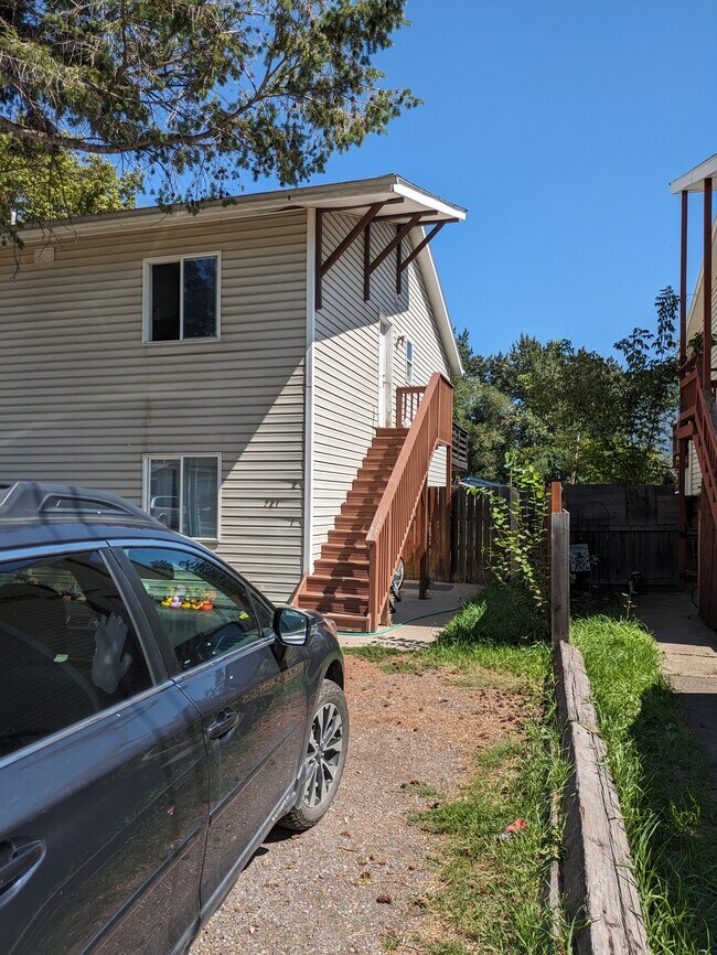Building Photo - 721 3rd Ave E