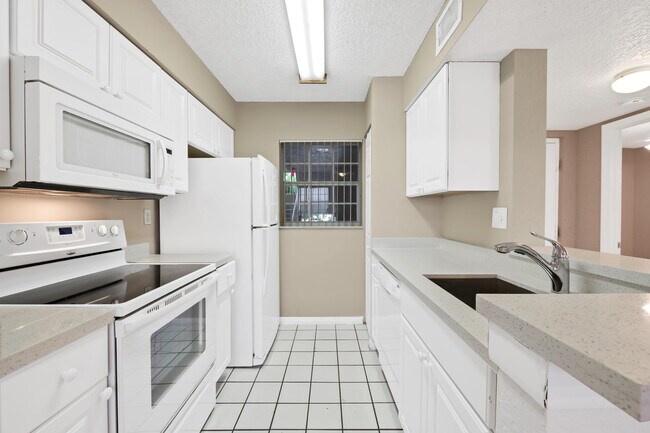 Foto del edificio - 2861 N Oakland Forest Dr