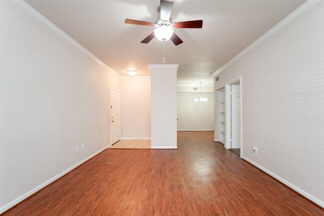 Building Photo - 2255 Braeswood Park Dr