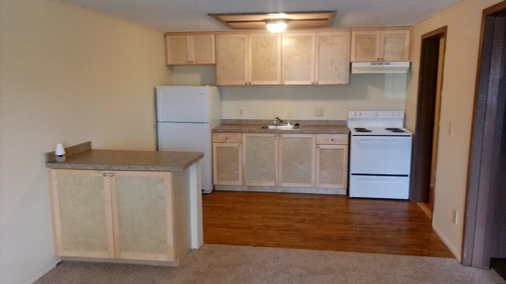 Primary Photo - 37975 Hillside Ln