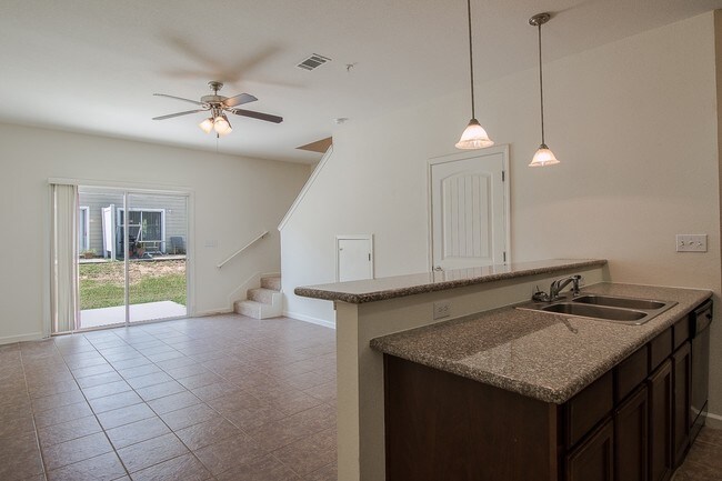  - 723 Layton Dr