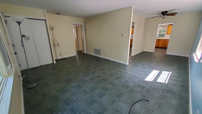 Building Photo - 10 Mollusk Dr