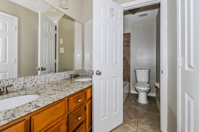 Foto del edificio - 6583 Shaker Ln