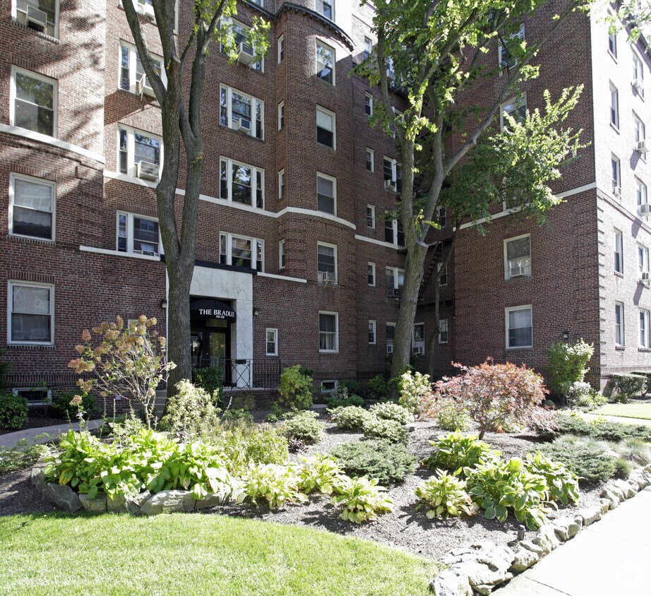 The Bradlee 6909 108th St Forest Hills, NY Apartments for Rent in