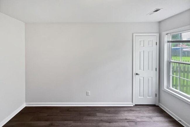 Foto del edificio - 6810 Ironwood Cir