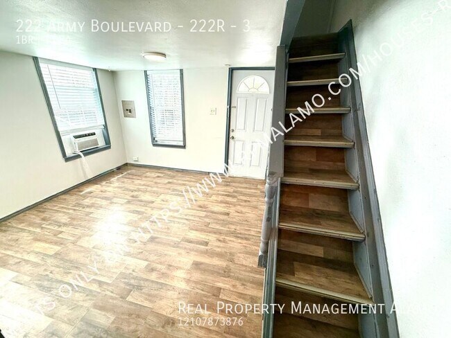 Foto del edificio - 222 Army Blvd