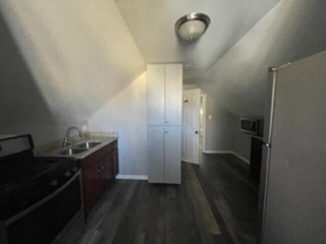 Building Photo - 608 Cooper Ave