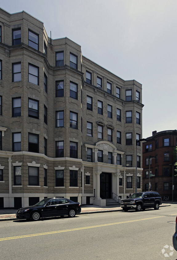 Building Photo - 108 Hemenway St