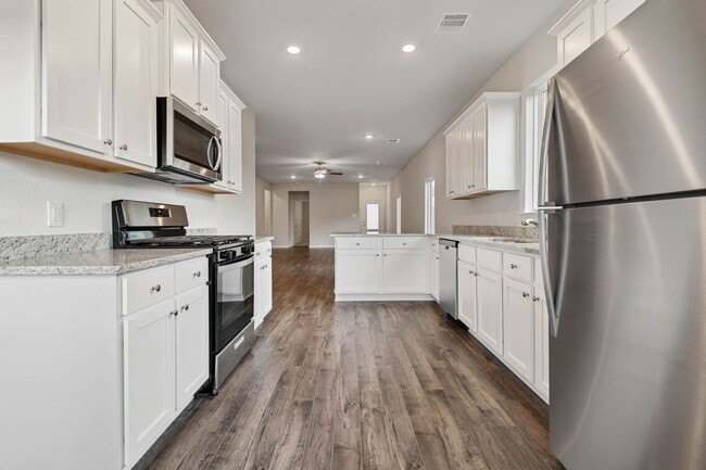 Building Photo - 15834 Berry Hl Dr