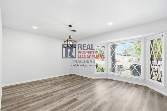 Building Photo - Spacious Modern 5 Bed / 2.5 Bath + 1 Bed / 1 Bath ADU in Wedgwood