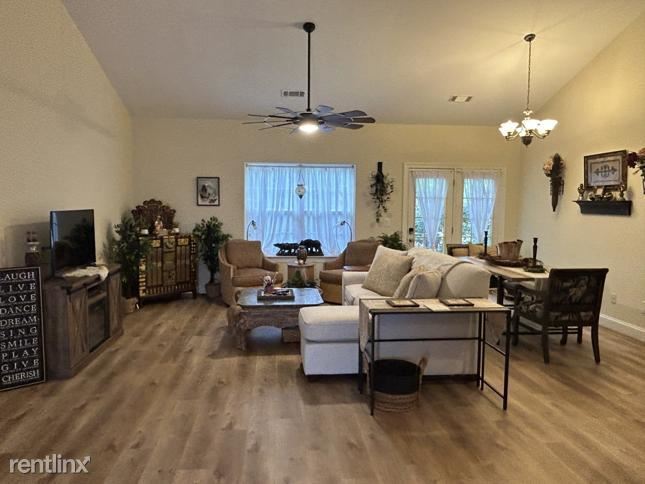 Building Photo - 3 br, 2 bath House - 302 Commonwealth Circle