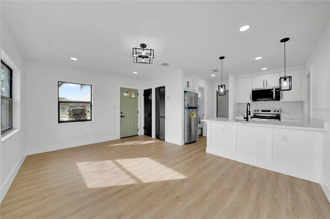 Foto del edificio - 3033 28th St N