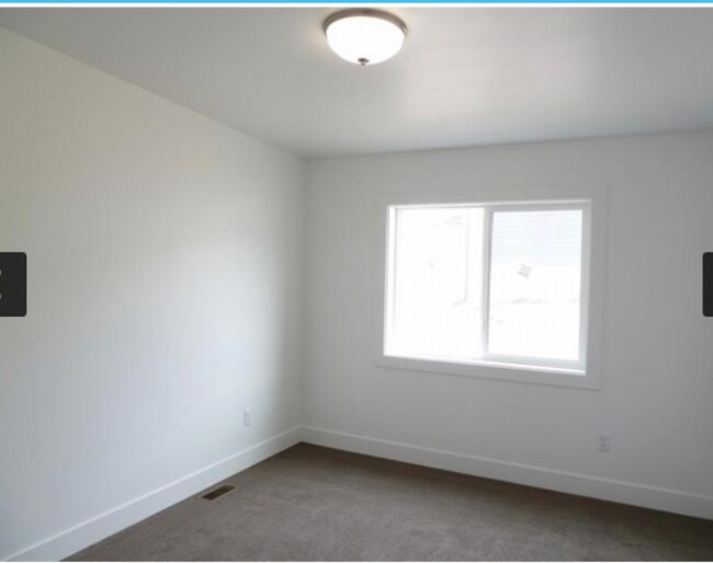 Foto del edificio - 1512 Surprise Valley Rd