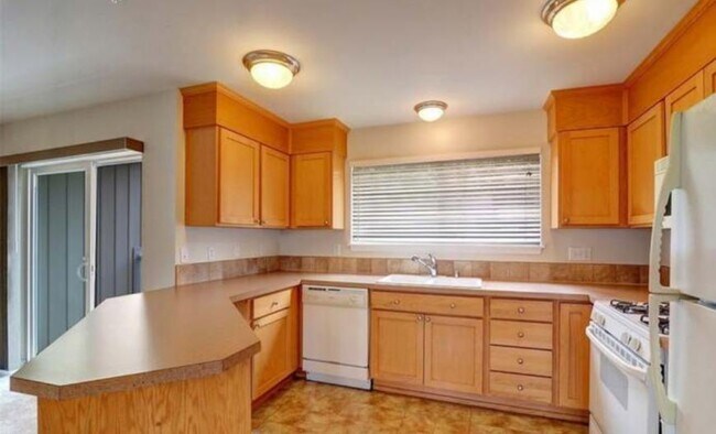 Building Photo - 3 bedroom in Edmonds WA 98026