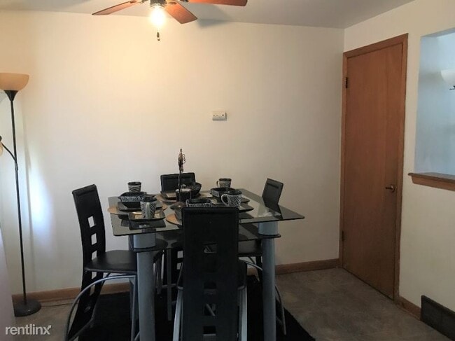 Building Photo - 2 br, 1 bath Townhome - 216 Rose Ave