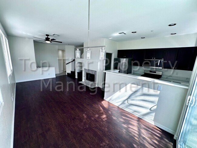 Building Photo - ***Encinitas 2 bed / 2.5 bath Condo in Gat...