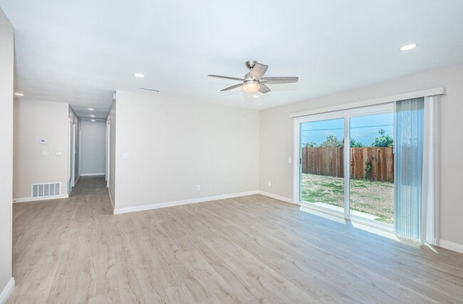 Building Photo - Modern Renovated 4BR Home in Oceanside – P...