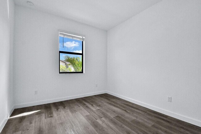 Building Photo - 4074 Highland Oaks Dr