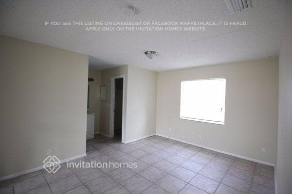 Building Photo - 8121 NW 44th Ct