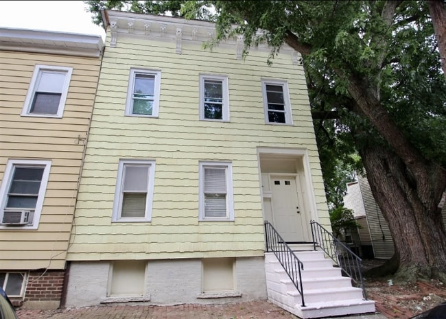 Building Photo - 530 3rd St