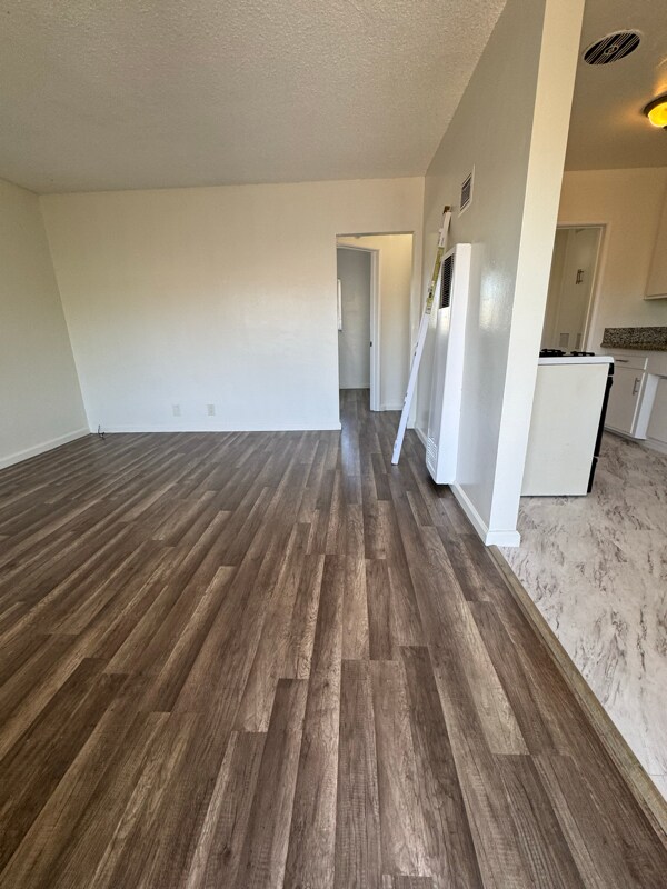 Foto del edificio - 1070 Gardenia Ave