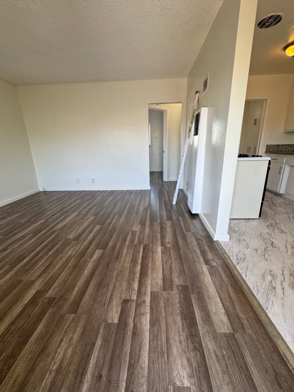 Building Photo - 1070 Gardenia Ave