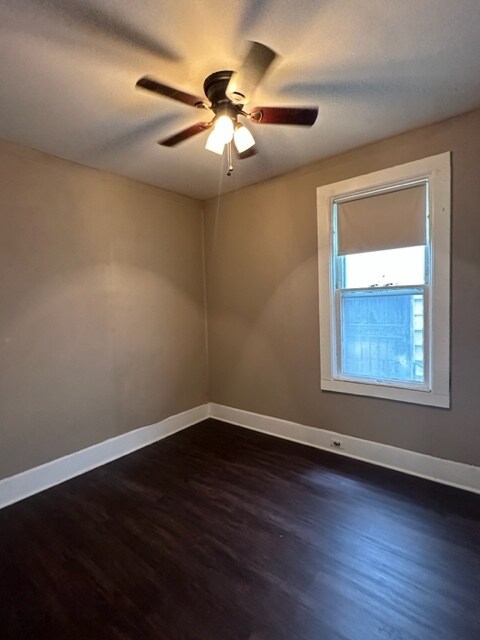 Foto del edificio - 2957 N Oakland Ave