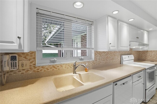 Foto del edificio - 1033 Georgian Dr