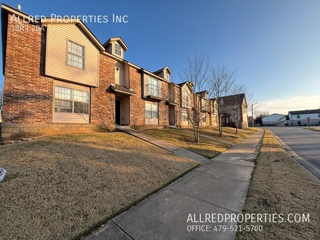 Foto del edificio - 1712 N Chestnut Ave