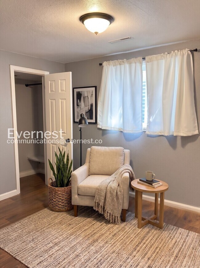Building Photo - 1808 Riverview Dr