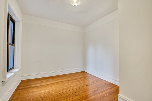 Building Photo - 55 Tiemann Pl