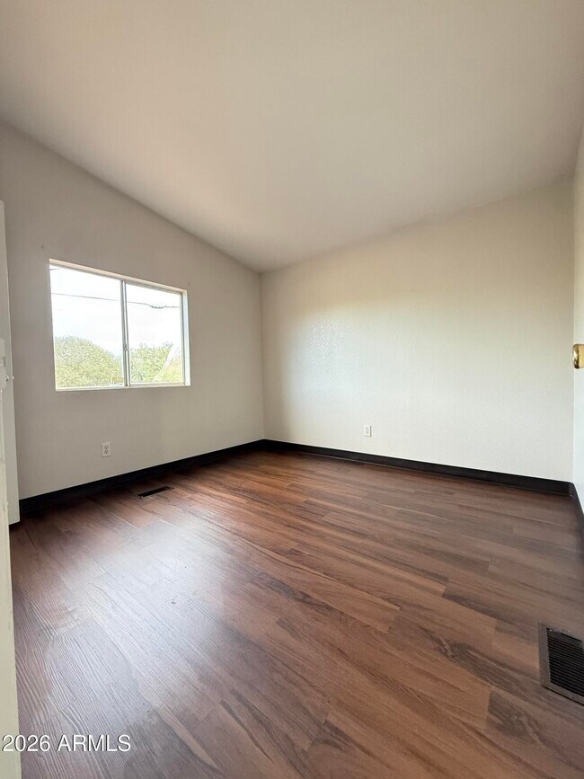 Foto del edificio - 11008 W Southern Ave