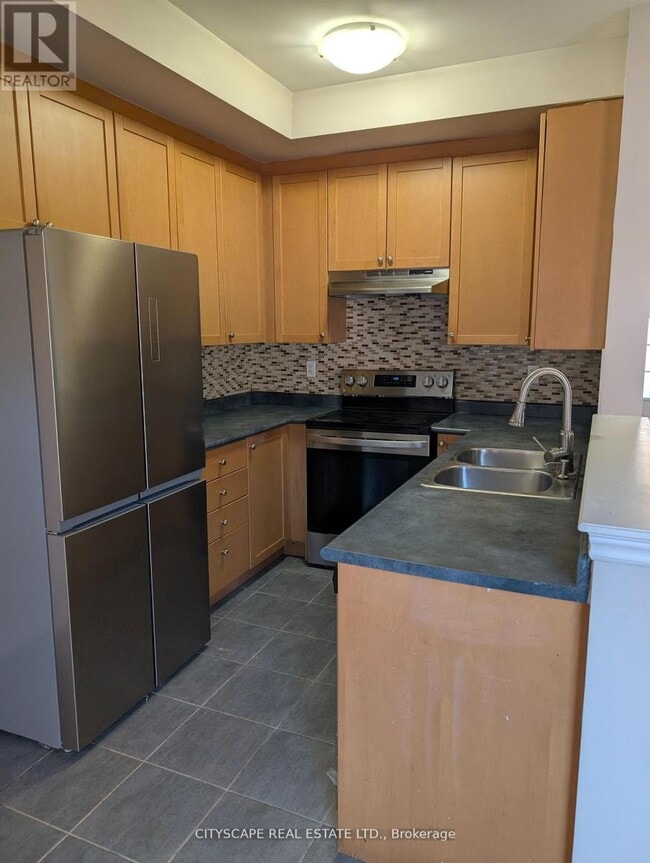 Building Photo - 5532 Tenth Line W