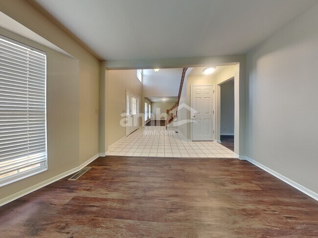 Building Photo - 8250 Pine Knoll Ct